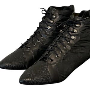 Size 7 Vintage short black genuine leather women flat lace up pixie granny boots